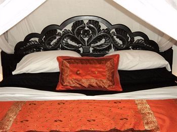 Next Paradise Boutique Pwani Mchangani